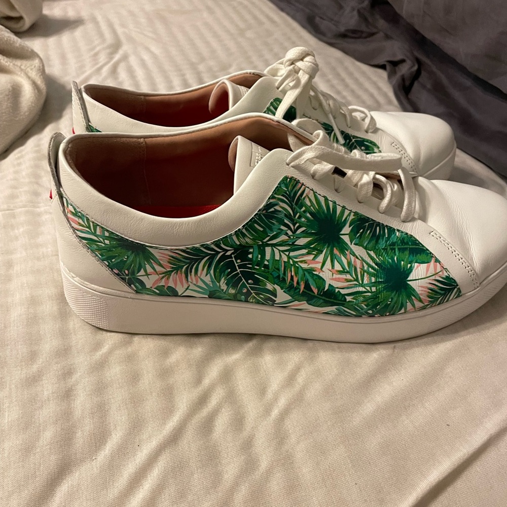 Fitflop Rally Sneakers‎ White and Green Tropical Jungle Print size 8.5